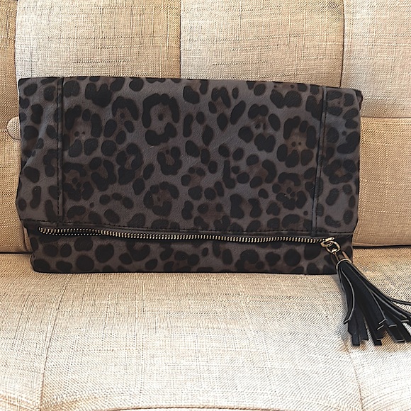 Sole Society Cheetah Print Clutch in Grey, Black & Brown w/Tassel & Gold Zipper - Picture 3 of 6